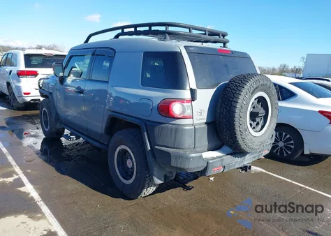 2013 Toyota Fj Cruiser z USA, uszkodzony, nr VIN JTEBU4BF6DK163005